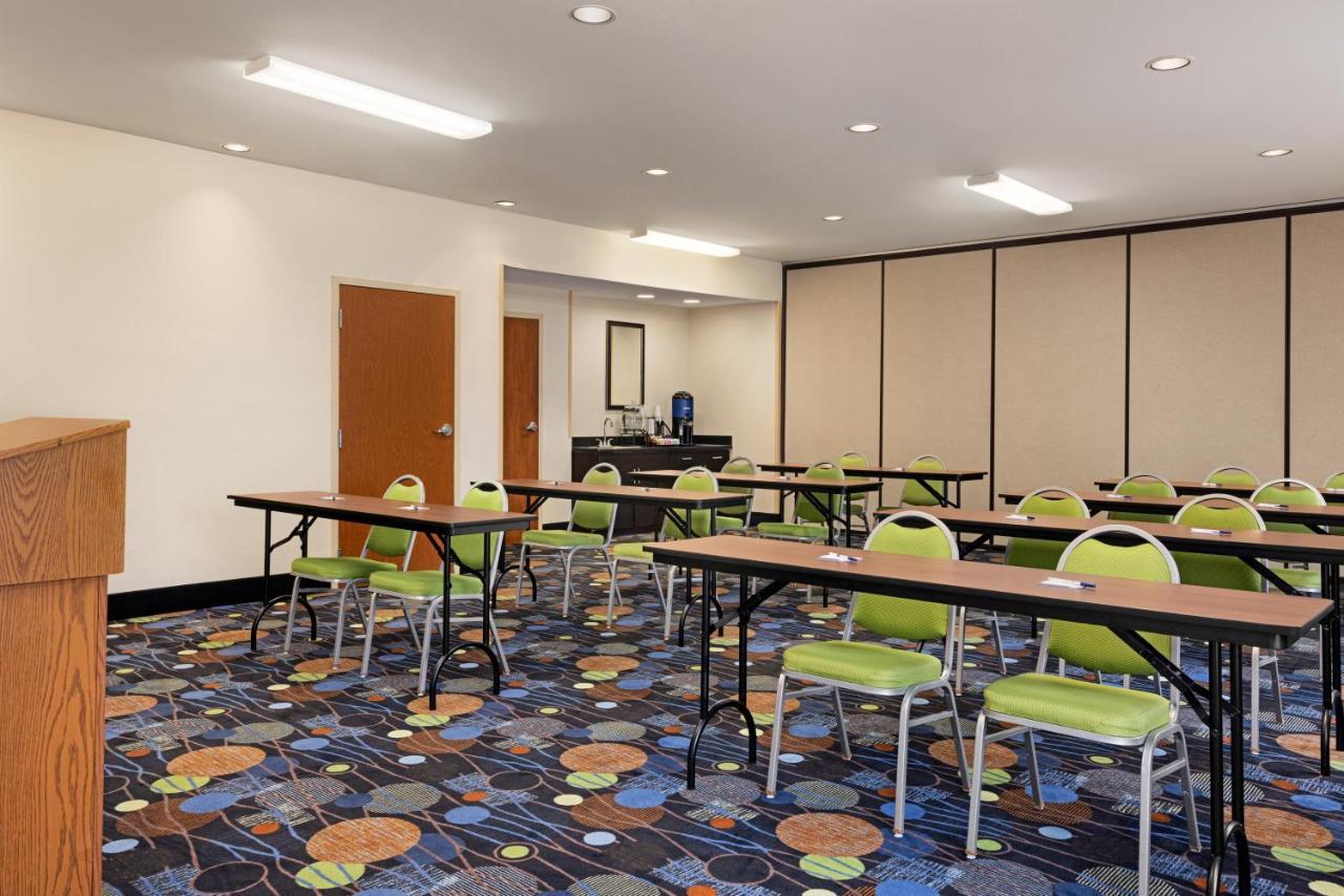 Holiday Inn Express Hotel & Suites Edmond By Ihg Exterior foto