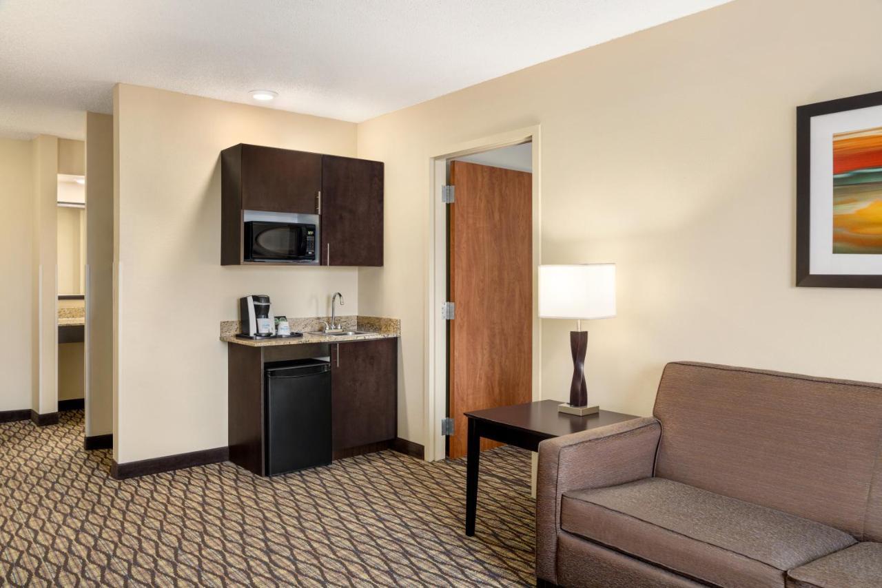 Holiday Inn Express Hotel & Suites Edmond By Ihg Exterior foto