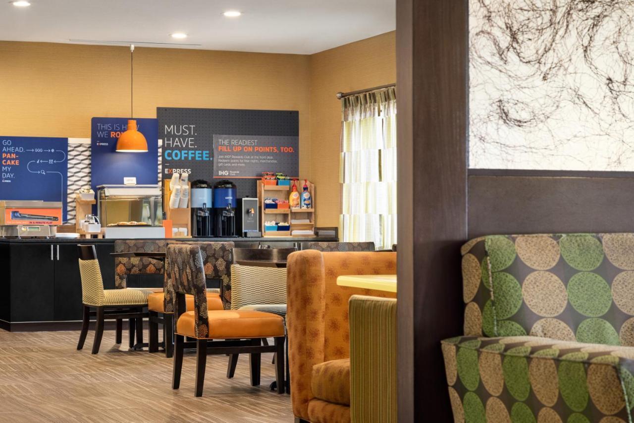 Holiday Inn Express Hotel & Suites Edmond By Ihg Exterior foto