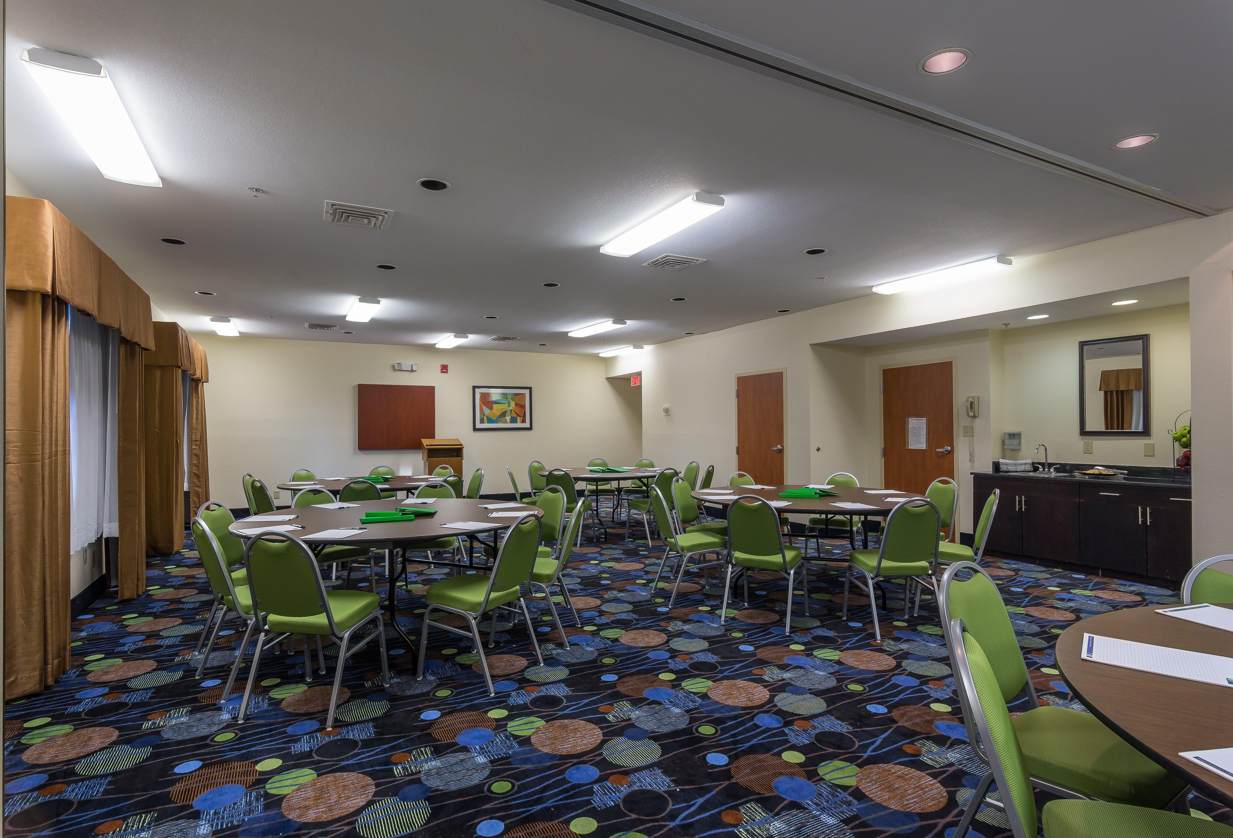 Holiday Inn Express Hotel & Suites Edmond By Ihg Exterior foto