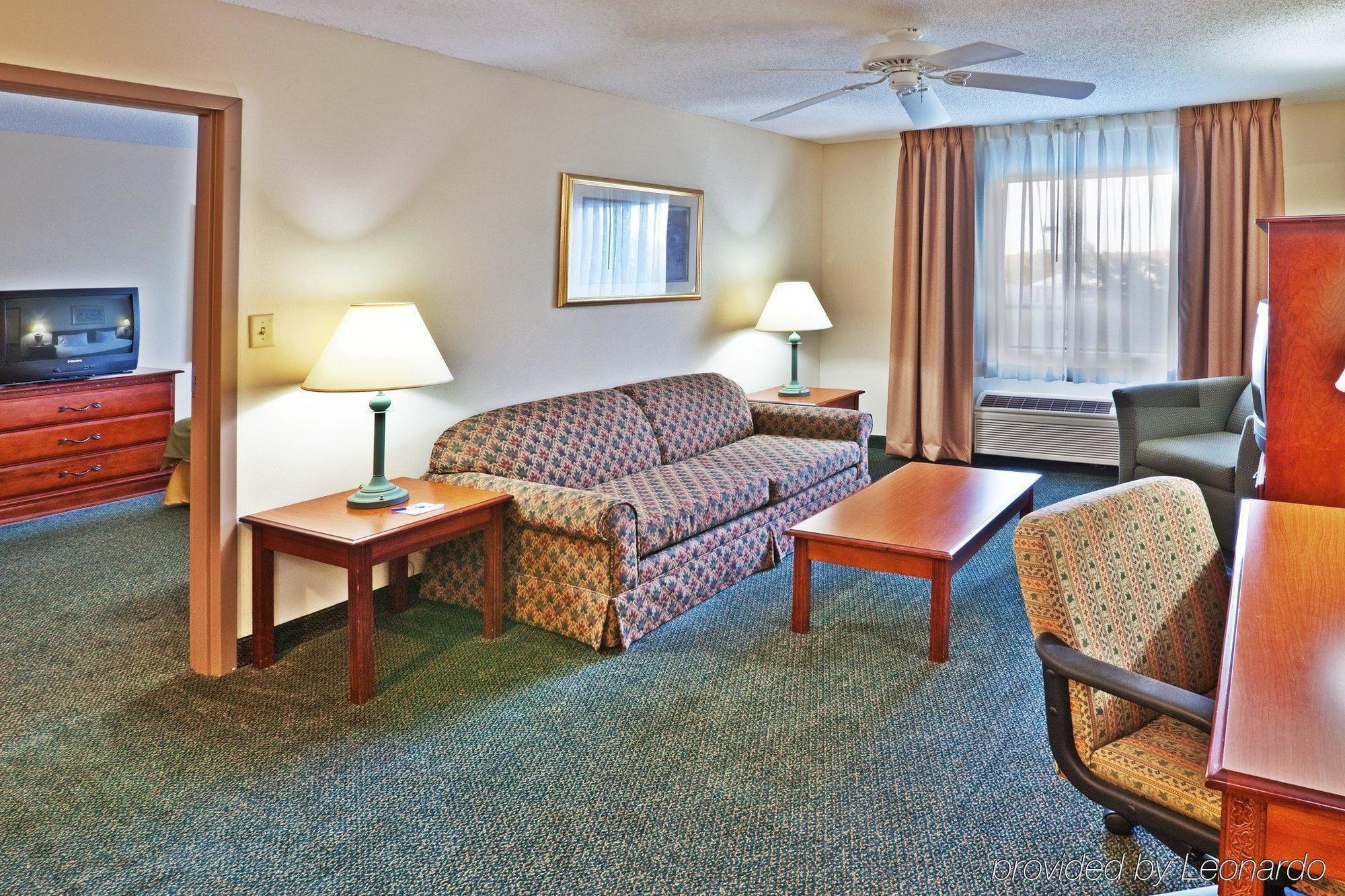 Holiday Inn Express Hotel & Suites Edmond By Ihg Habitación foto
